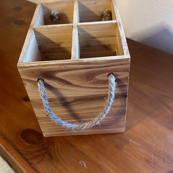 Farmhouse style utensil holder and napkin keeper wooden. - Picture 3 of 6